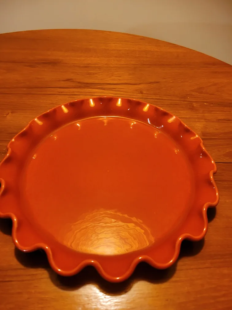 Emile Henry Large Pie Dish with Fluted Edge image indicator(4)