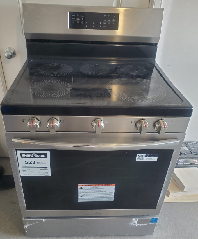 Frigidaire GCGE306CBFD Electric Range - photo 3