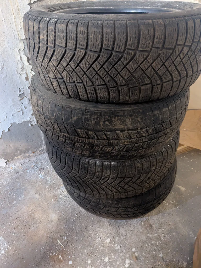 Set of 4 Winter Tires 205/55R16 thumbnail