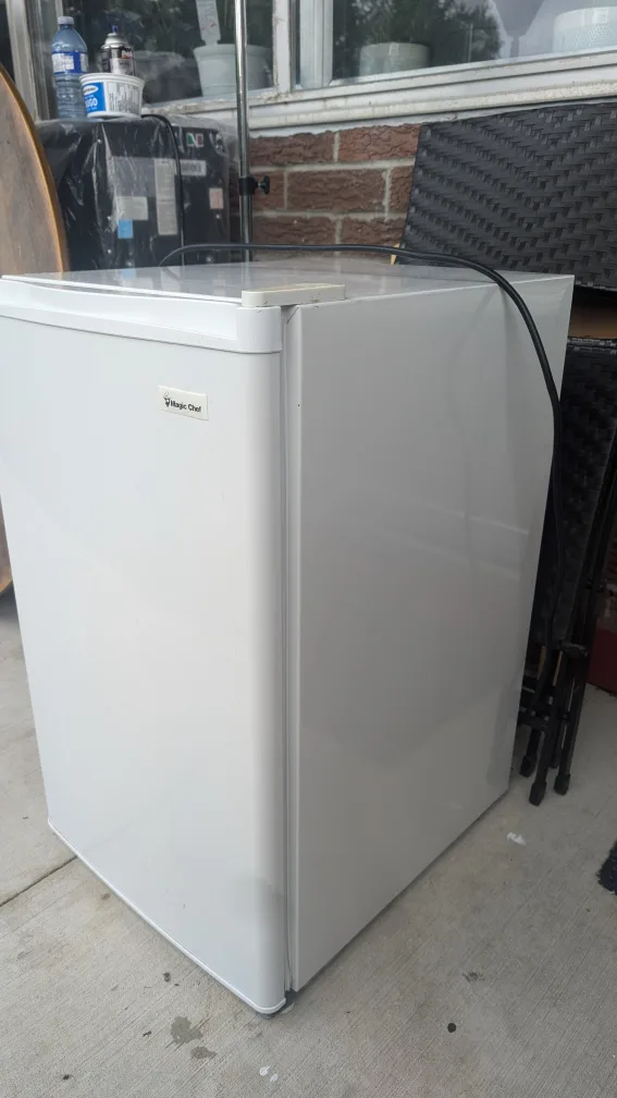 Magic Chef Mini Fridge - White thumbnail