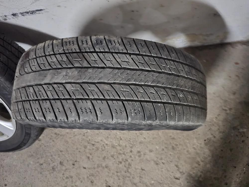 All season tires with Toyota rims, Sienna 2013 Manual & Lock Key image indicator(4)
