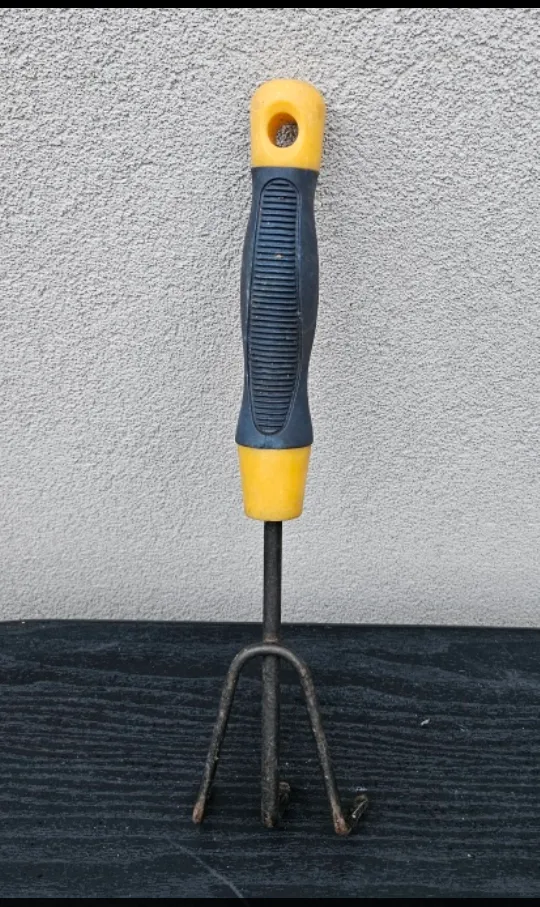 Garden Hand Cultivator thumbnail