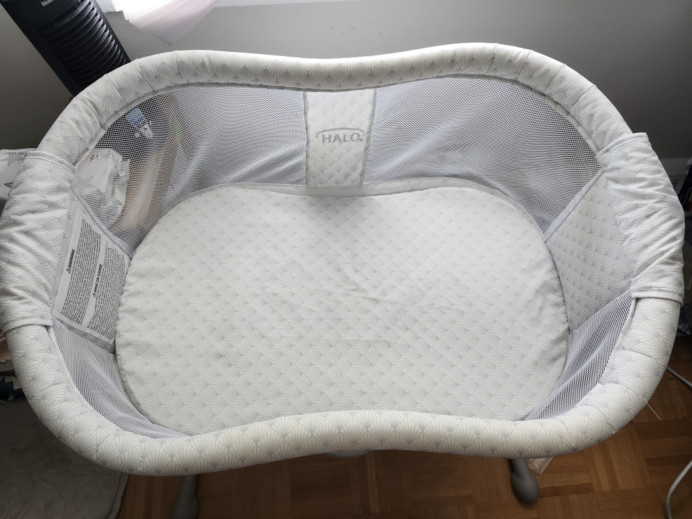 Halo BassiNest Sleeper - Excellent Condition
