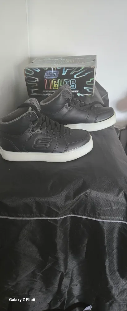 light up shoes image indicator(2)