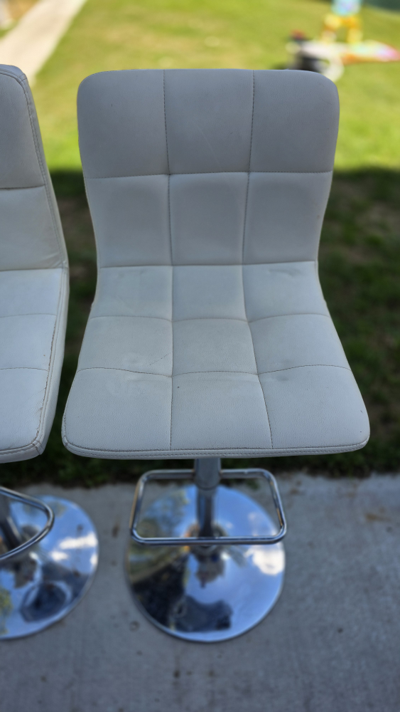 4 Bar Stools - Red and White - photo 5