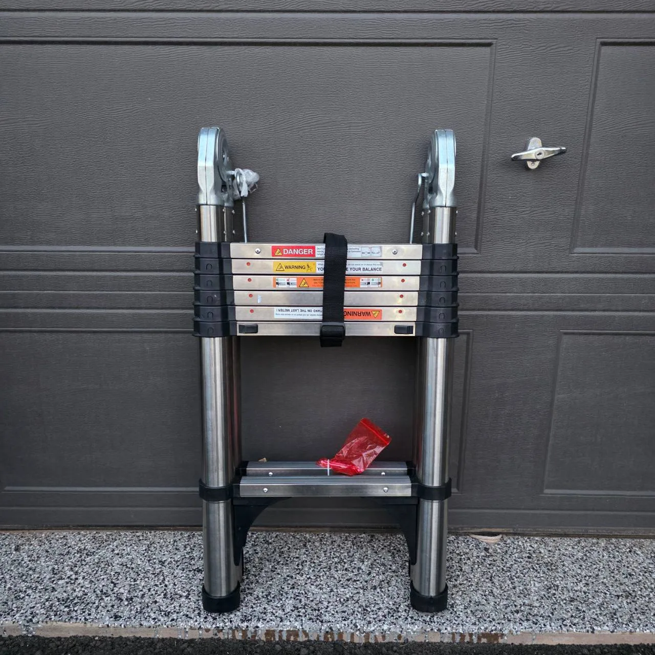 Foot Retraction Extending Step Ladder image indicator(3)