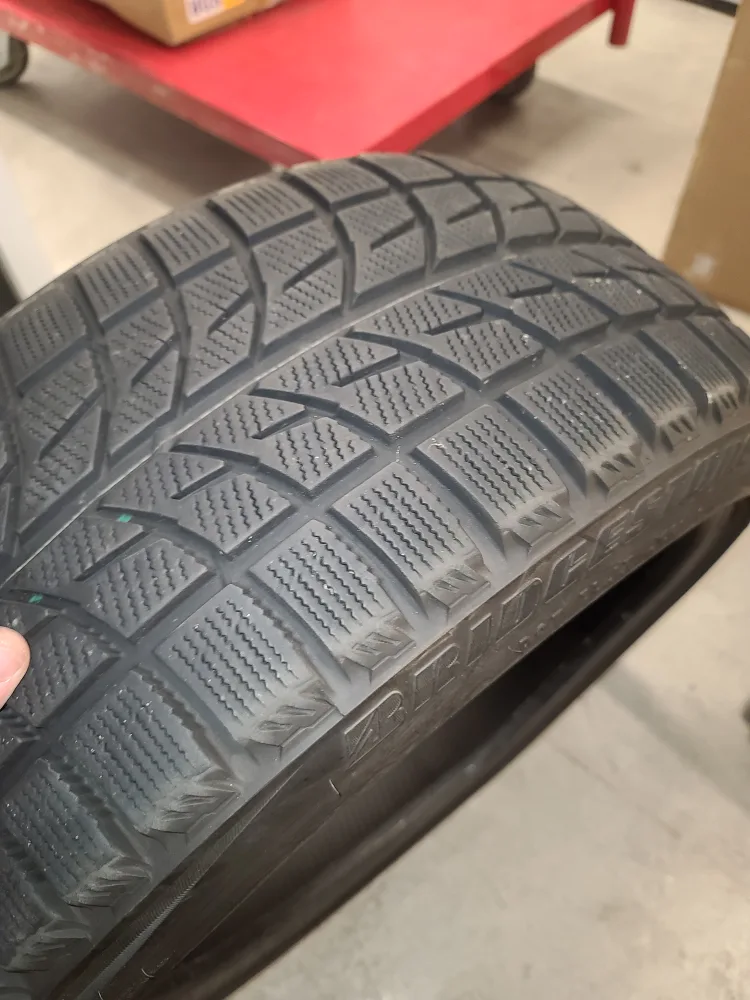 Bridgestone Blizzak LM60FZ 245/40R18 Winter Tire thumbnail