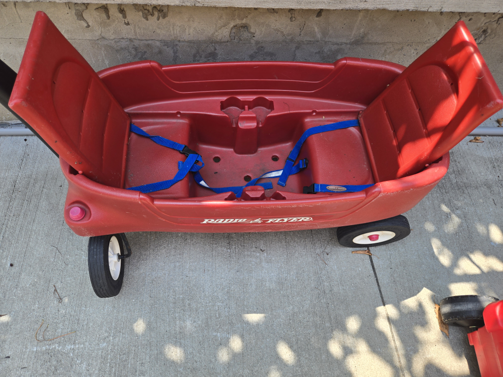 Radio Flyer Red Wagon with Seats - photo 2