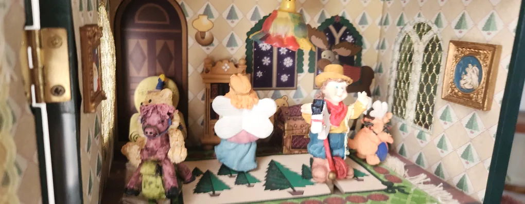 Musical Christmas Dollhouse image indicator(4)