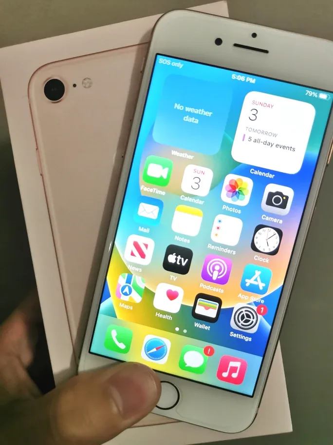 iPhone 8 64G Gold Unlocked thumbnail