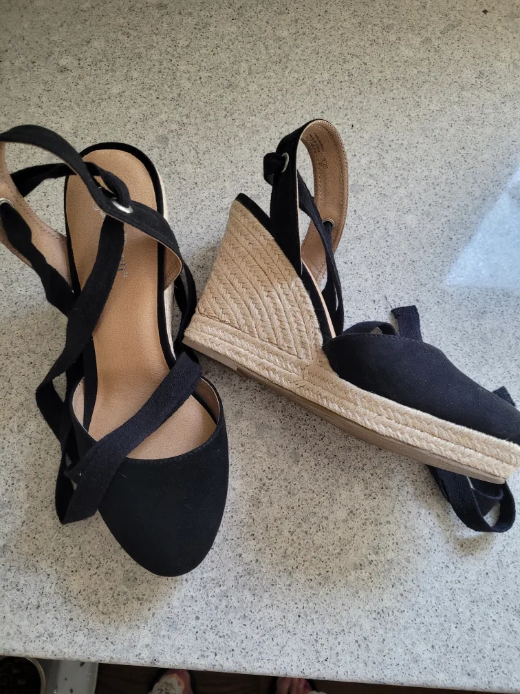 Woman's Wedge Shoe image indicator(4)