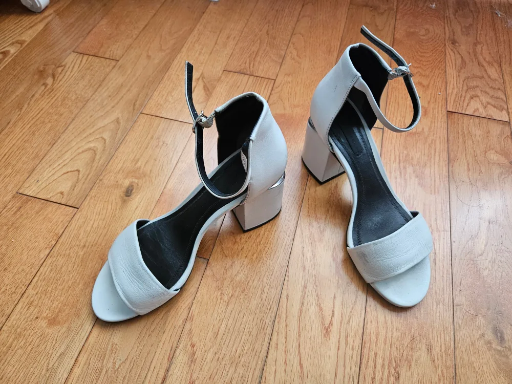 Alexander Wang Abby Sandals Size 7 image indicator(2)