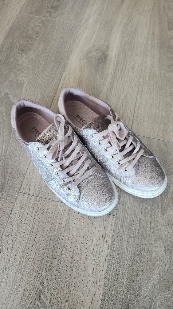 Super Cute Skechers Women's Street Glam Sneakers, Size 8 thumbnail