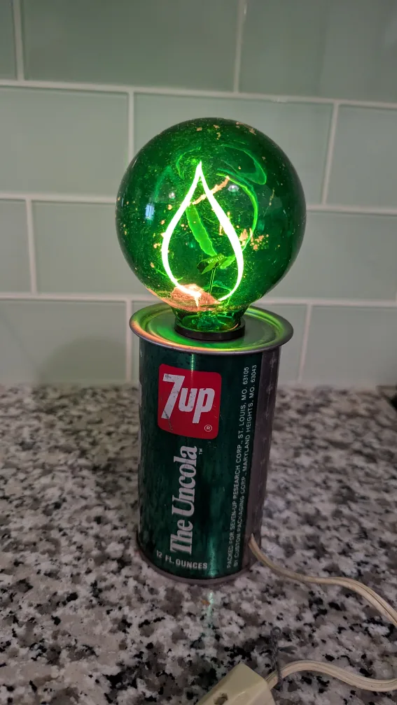 1970’s 7up Lamp with working Flicker Bulb plus extras image indicator(6)