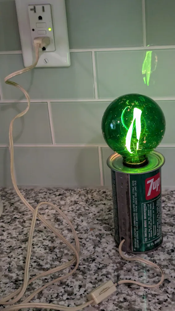 1970’s 7up Lamp with working Flicker Bulb plus extras image indicator(10)