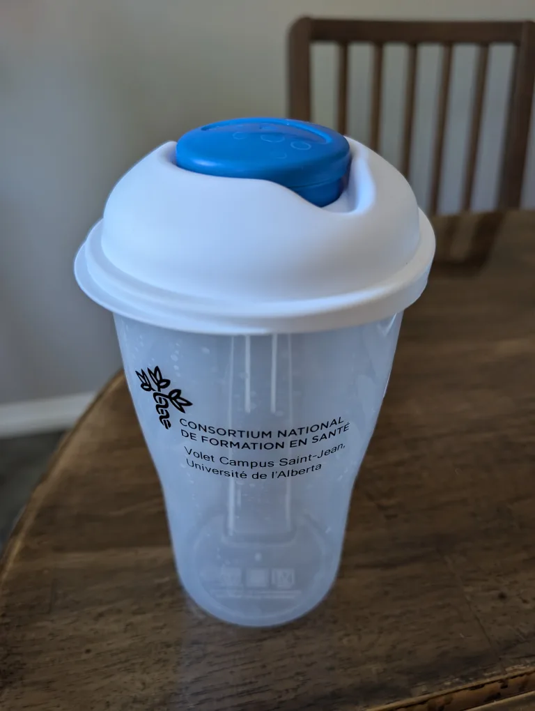 Salad container with attached vinaigrette container 🧡 thumbnail