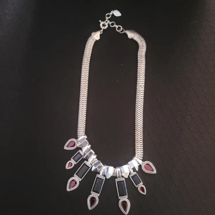 Silver Tone Necklace thumbnail