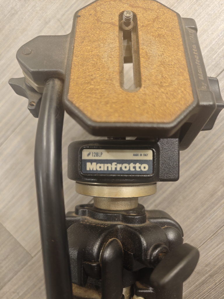 Manfrotto Tripod - Made in Italy, Excellent Condition - photo 3