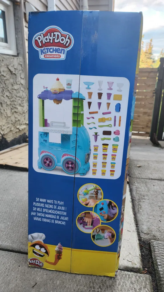 Play-Doh Kitchen Creations Ultimate Ice Cream Truck Playset thumbnail