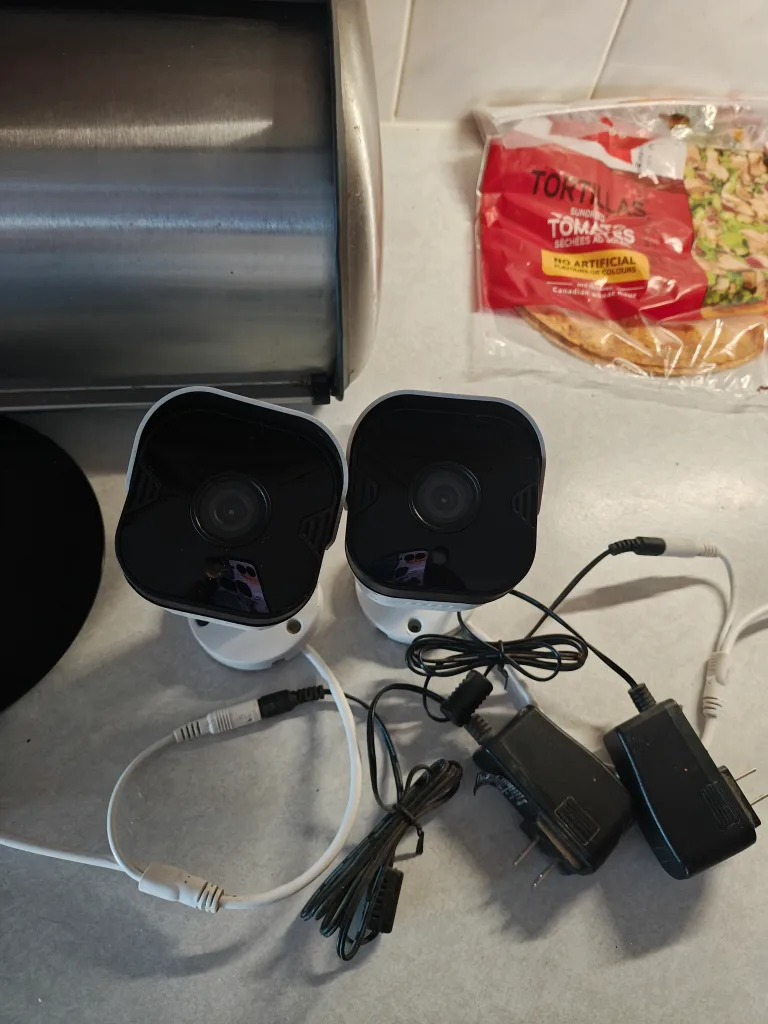 2x Wireless Outdoor Security Cameras **sold pending pickup**