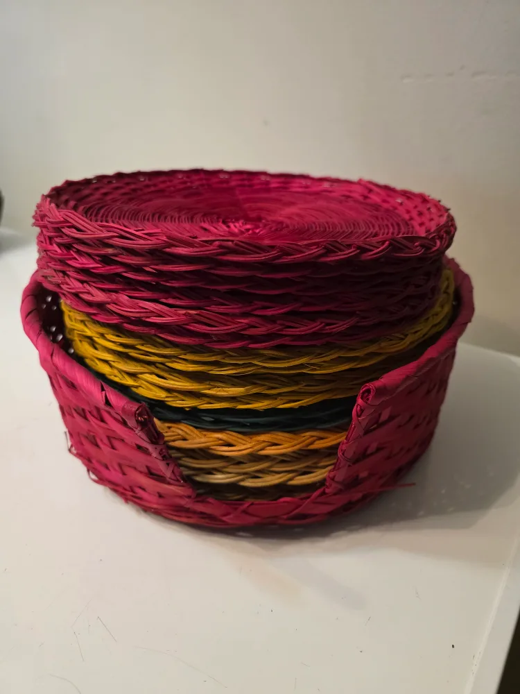 Classic Woven Wicker Plate Holders thumbnail