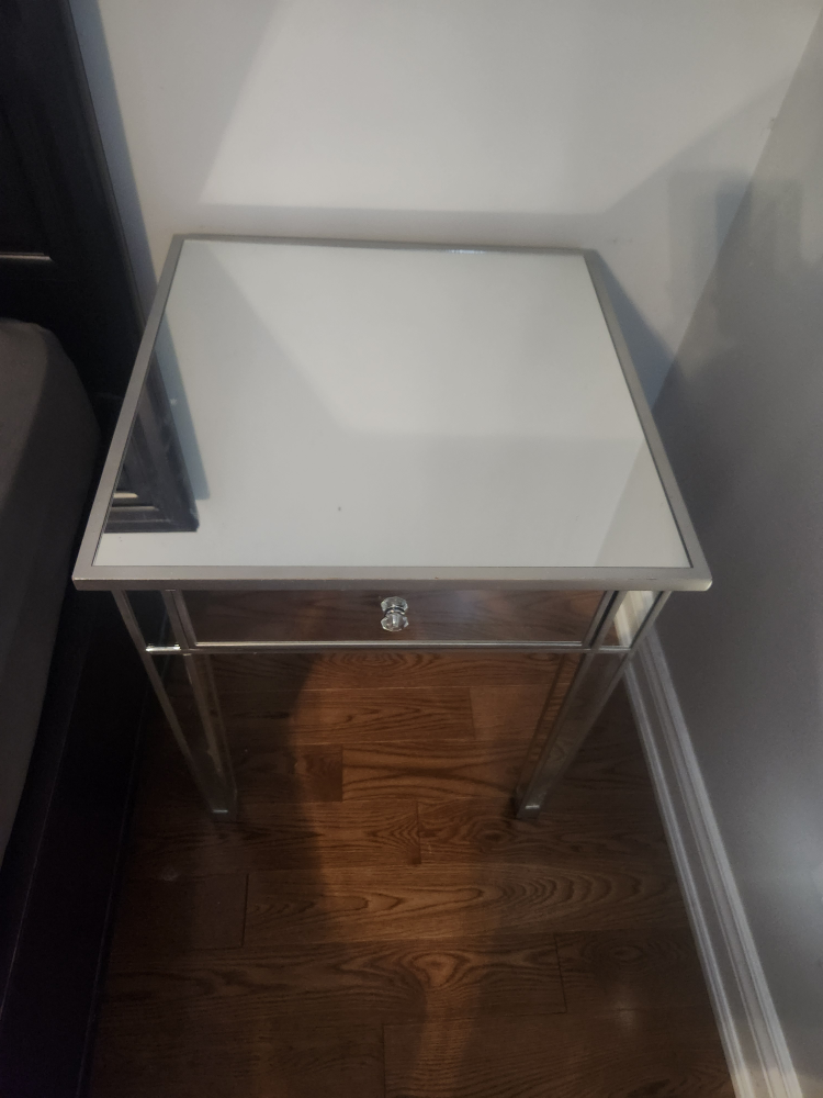 2 Mirrored Nightstands with Drawer - price is for the pair - photo 3