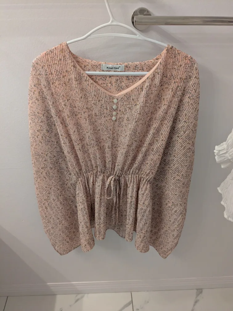 Kiwi Girl Floral Blouse thumbnail