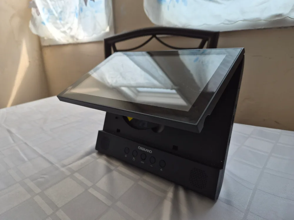 Digiland Android Tablet / DVD player with HDMI thumbnail