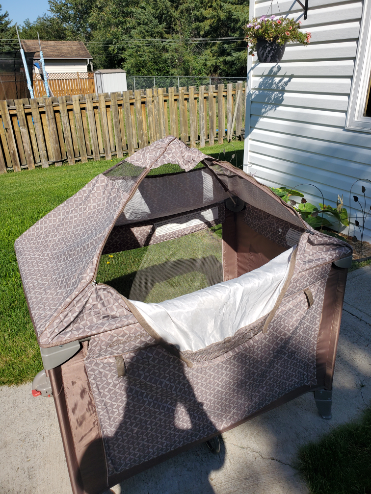 Eddie Bauer Play Yard - photo 3