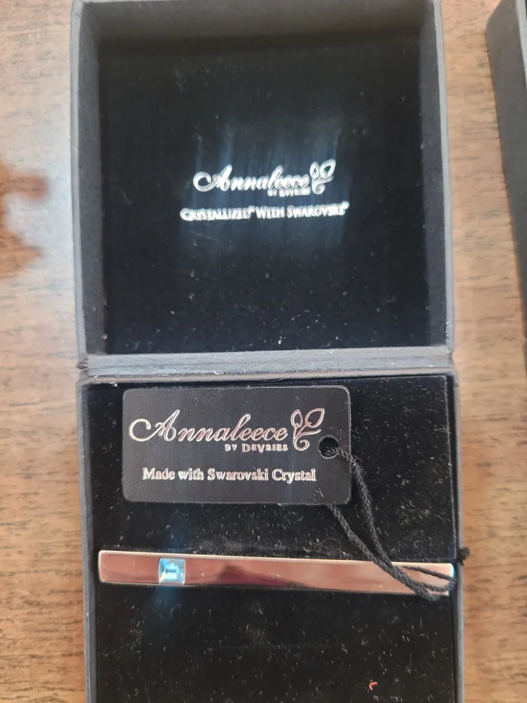 Annaleece by DeVries Tie Clip & Cufflinks Set image indicator(2)