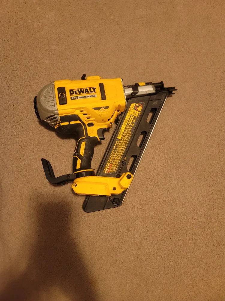 DeWALT 20V Brushless Framing Nailer thumbnail