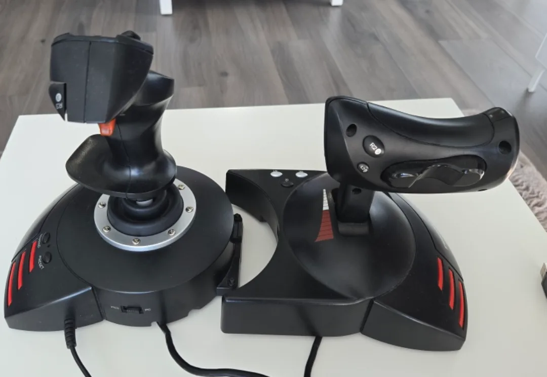 Thrustmaster T.Flight Hotas X Flight Stick image indicator(2)