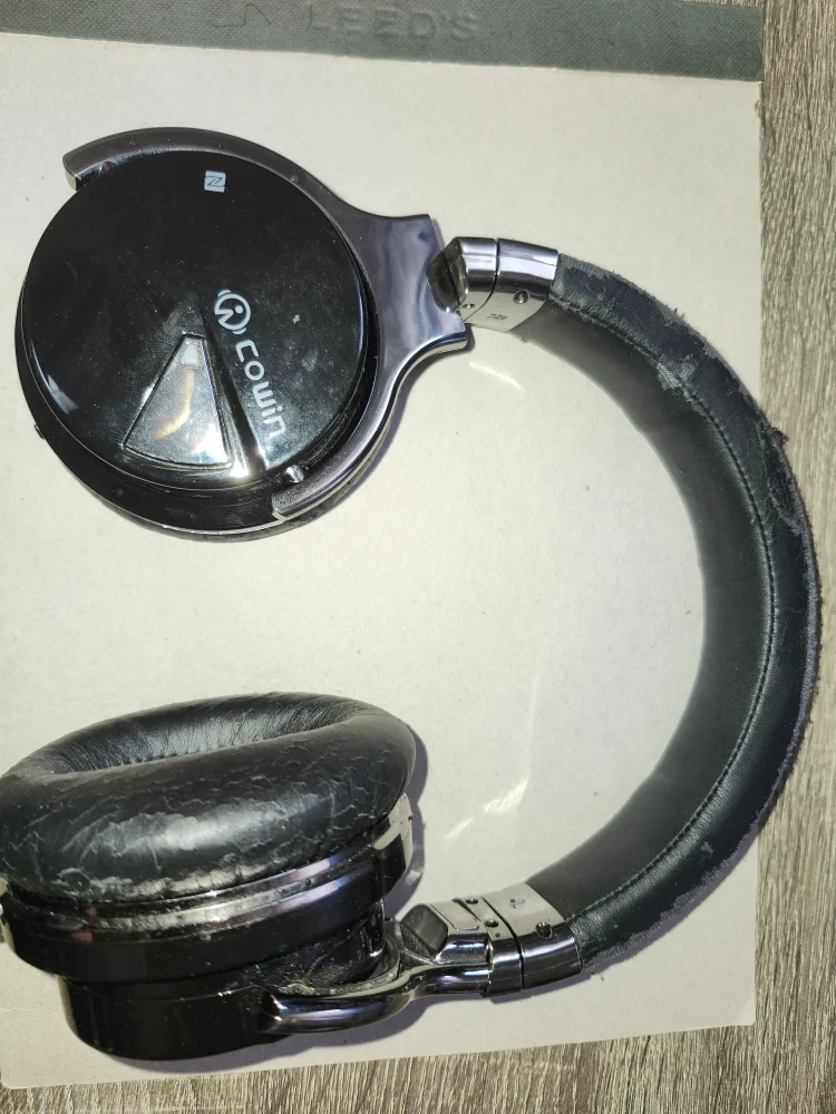 Cowin Headphones - Worn Condition
