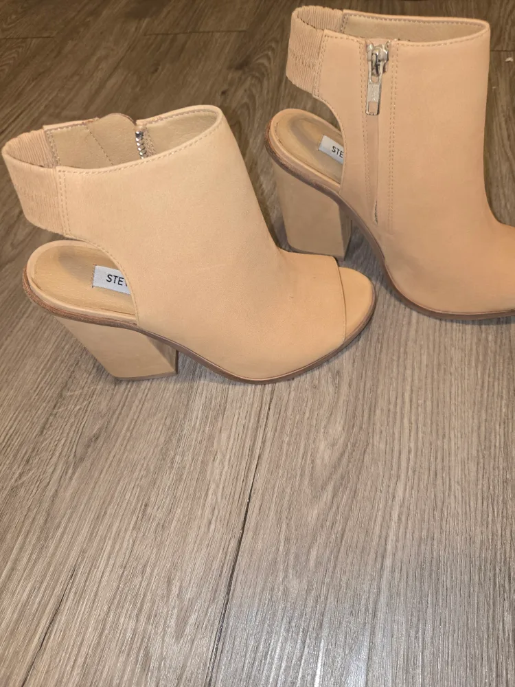 Steve Madden Tan Open Toe Booties image indicator(3)