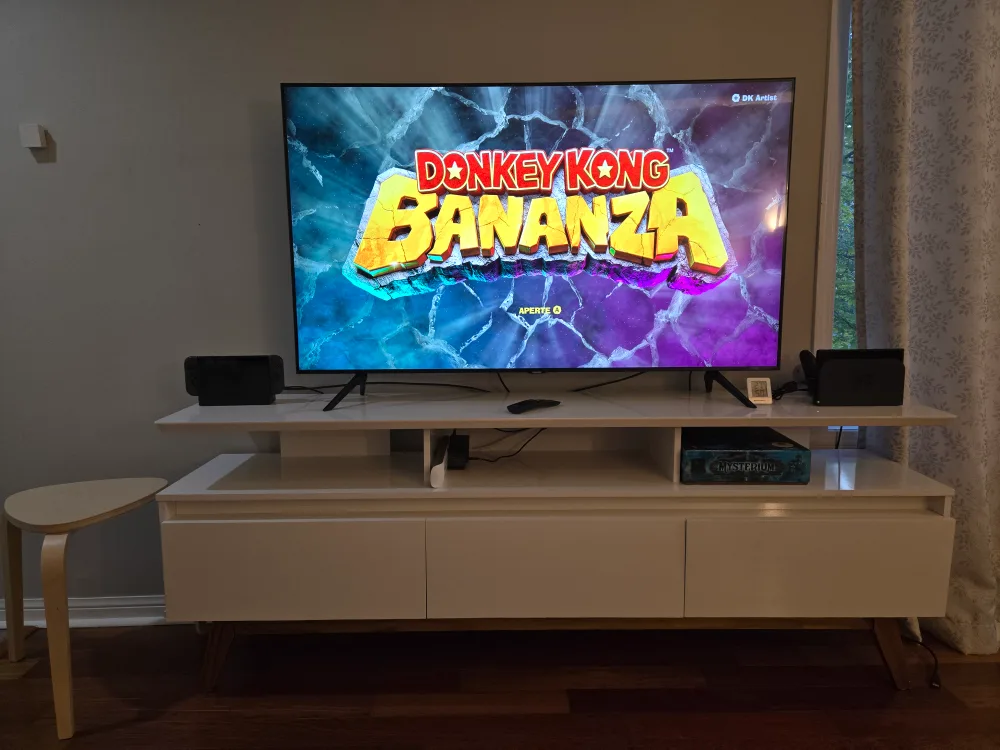 Samsung 55" 4K UHD HDR LED Smart TV thumbnail