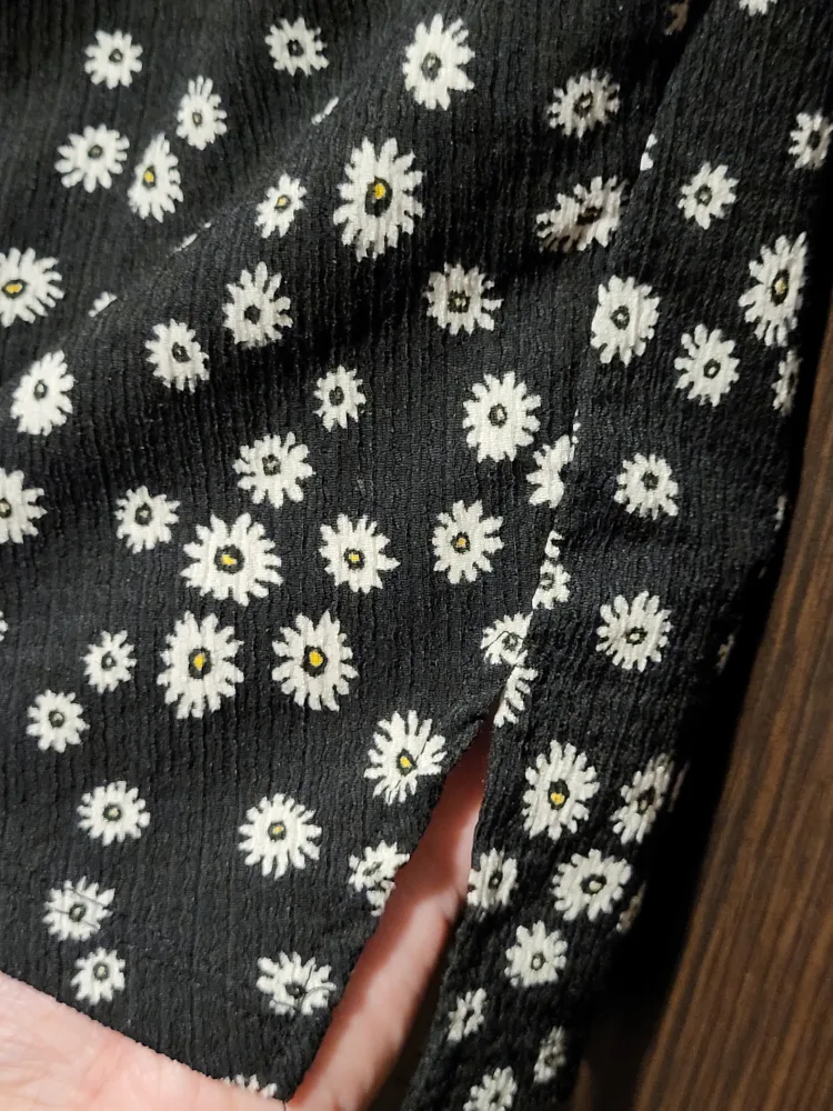 Zara Daisy Crop Top Size: 13-14 image indicator(3)