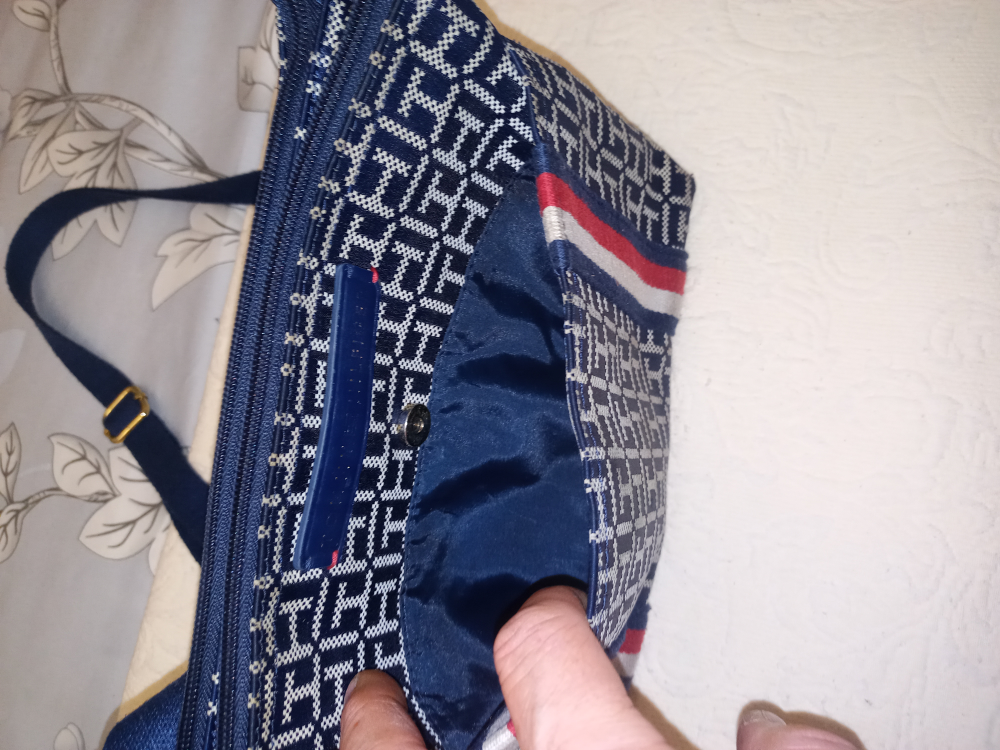 Small Tommy Hilfilger Purse - photo 2