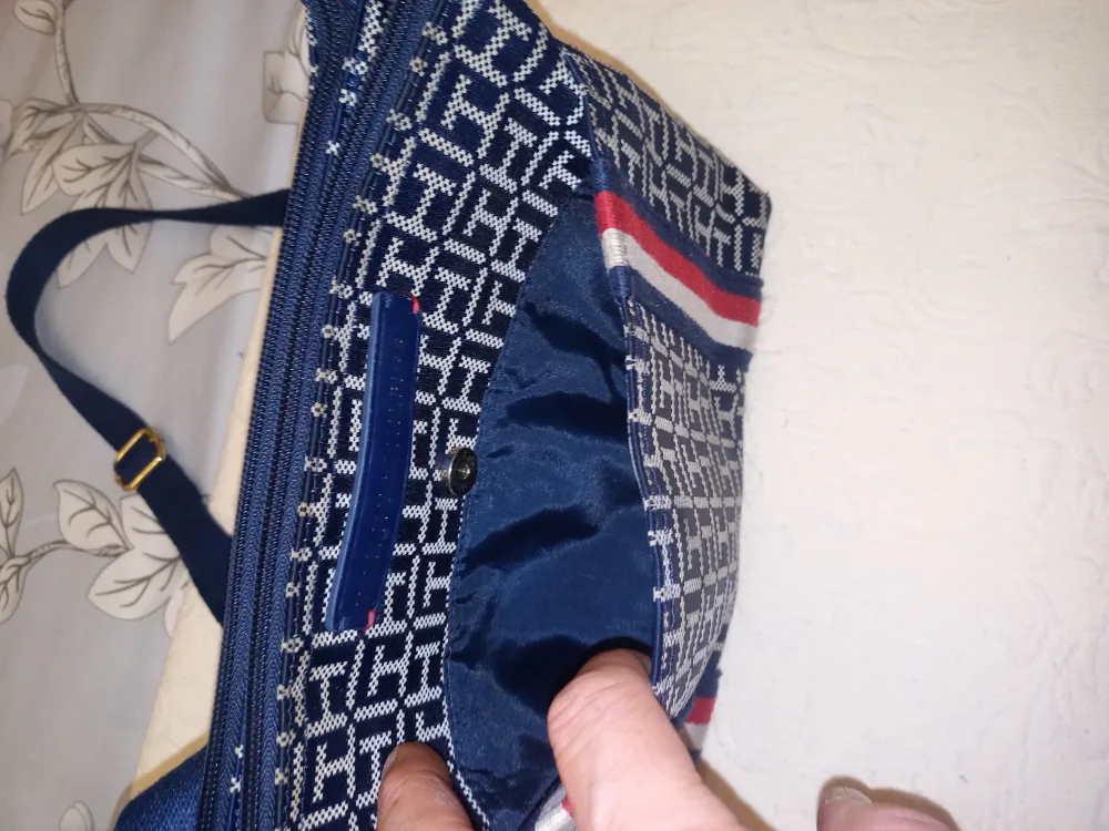 Small Tommy Hilfilger Purse image indicator(2)