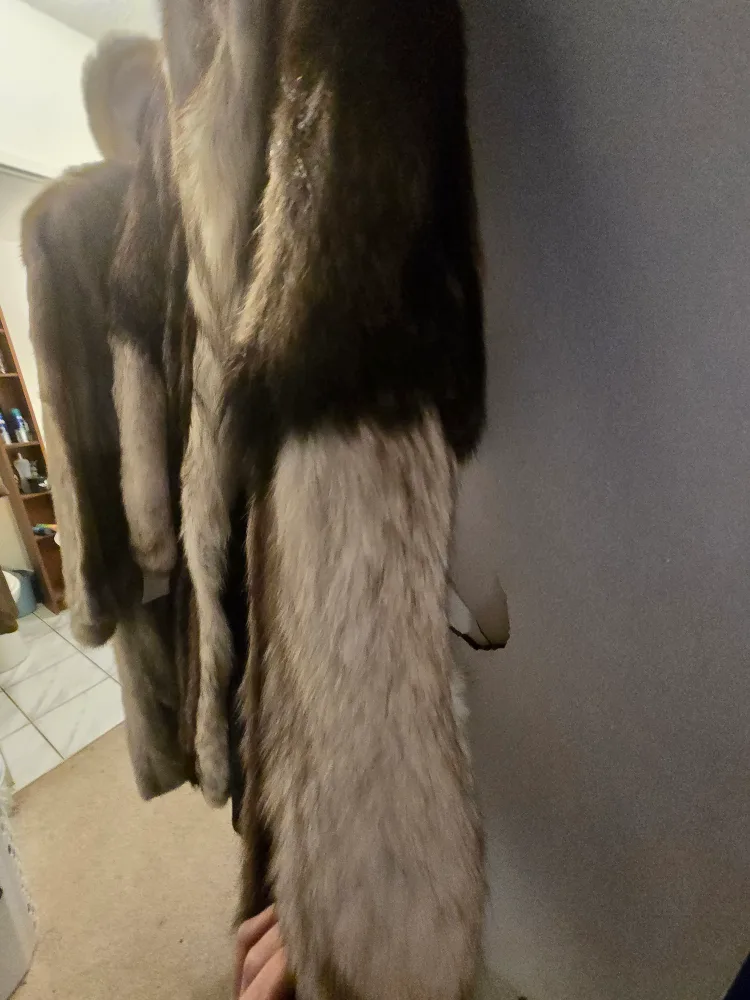 Paul Magder Furs Toronto Fur Coat image indicator(4)