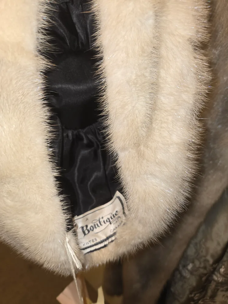 Paul Magder Furs Toronto Fur Coat image indicator(7)