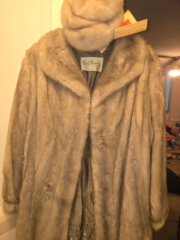 Paul Magder Furs Toronto Fur Coat image indicator(10)