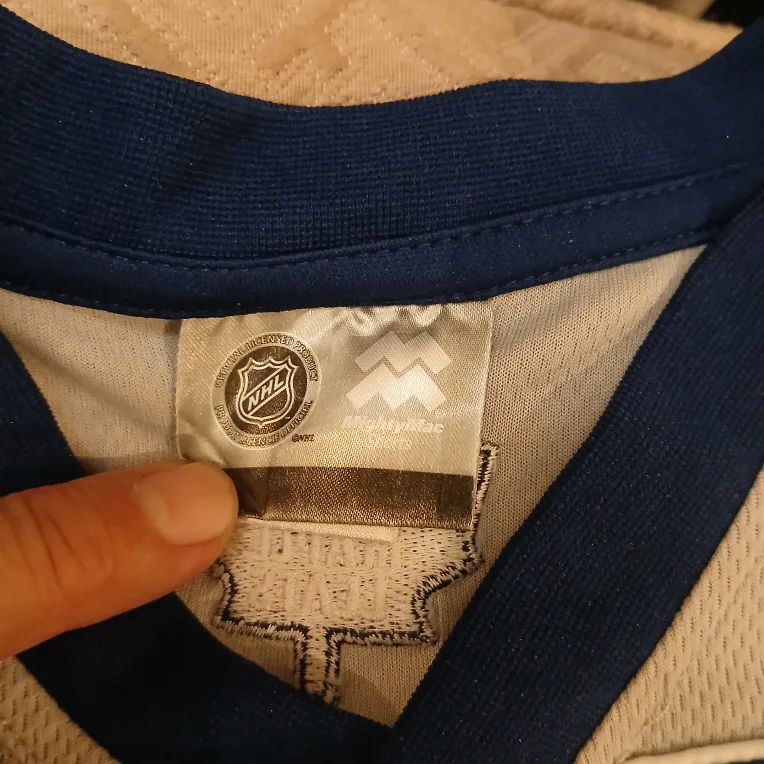Majestic Toronto Maple Leafs Jersey - Size 6 image indicator(2)