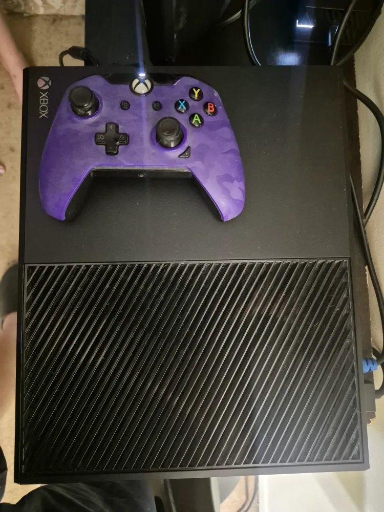 Xbox One Console with Purple Controller image indicator(2)