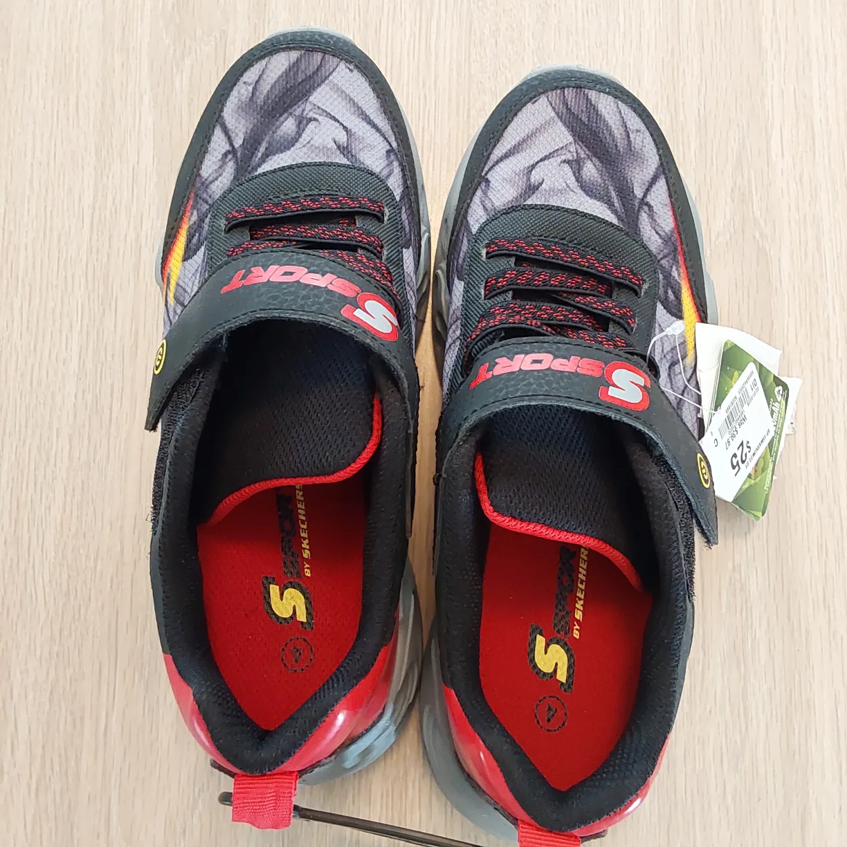 New Skechers S Sport Light-Up Shoes Size 4 image indicator(2)