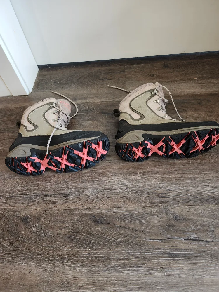 Columbia Winter Boots - Men's Size 10 (EU 42 2/3) image indicator(4)