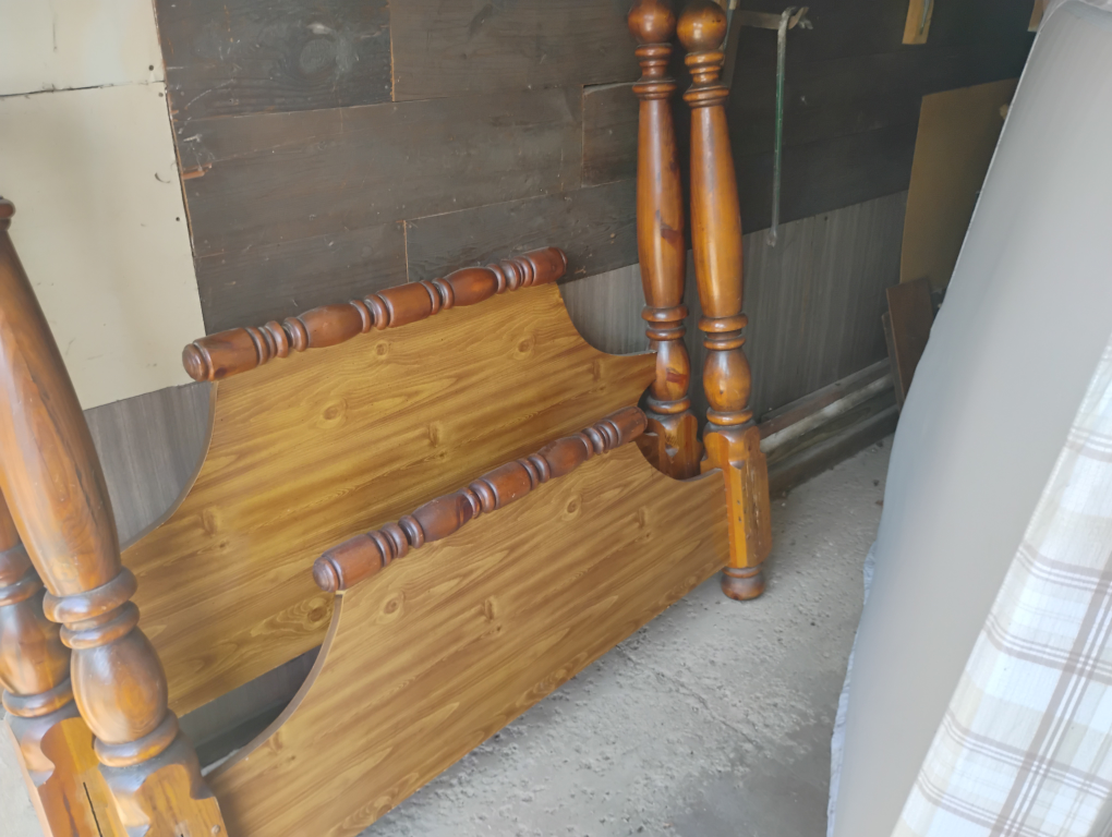 Queen size bed with mattress