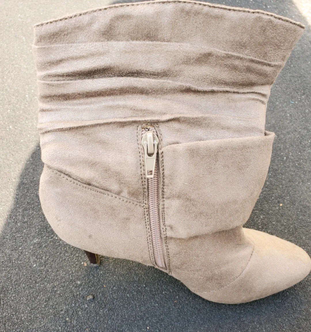 Alfred Sung Pure suede bow high heel ankle boots image indicator(4)