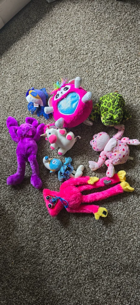 Assorted Plush Toys - Smurf, Frog, Huggy Wuggy & More!