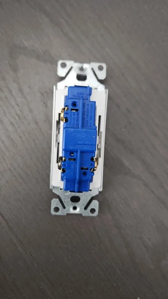 3 way white switch - Qty 6 thumbnail