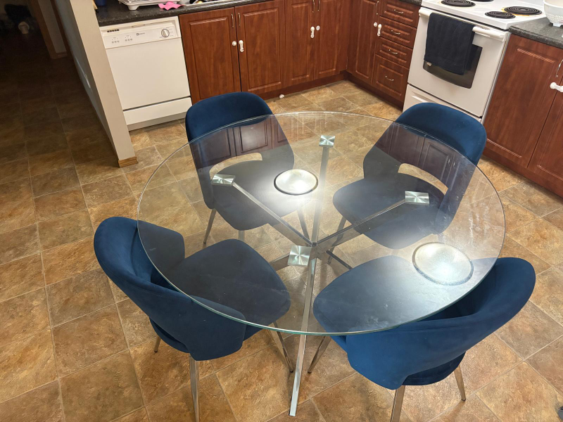Glass Round Dining Table with 4 Blue Velvet Chairs - photo 2